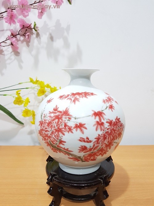 Bình sứ trưng bày tích lộc