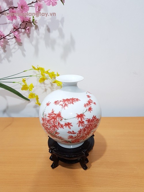 Bình sứ trưng bày tích lộc